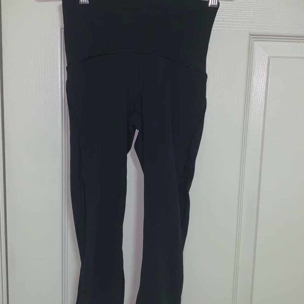 Unworn Lululemon ¾ length yoga pants